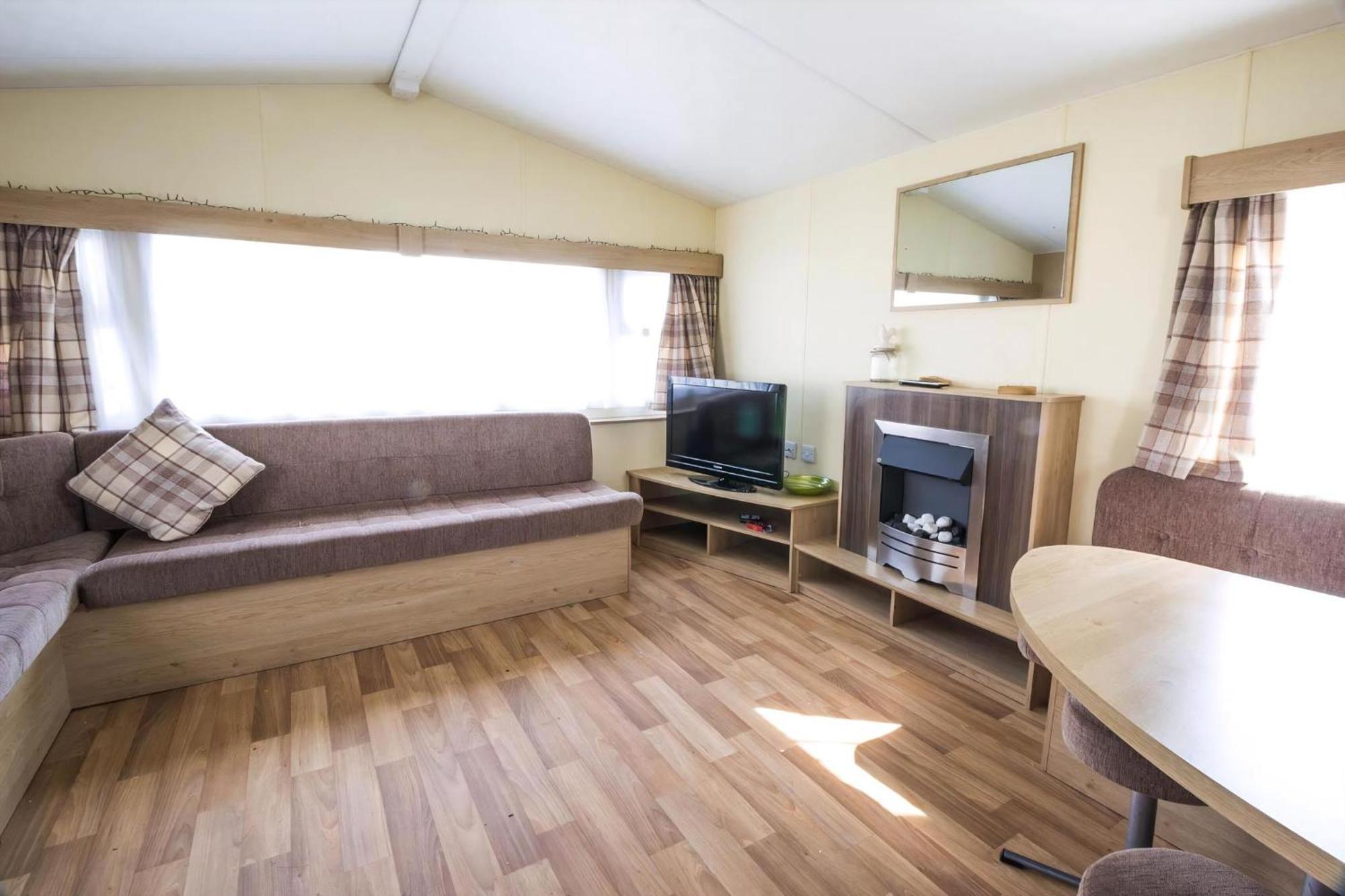 Superb 8 Berth Caravan Near Walton-On-The-Naze In Essex Ref 17175 Kültér fotó